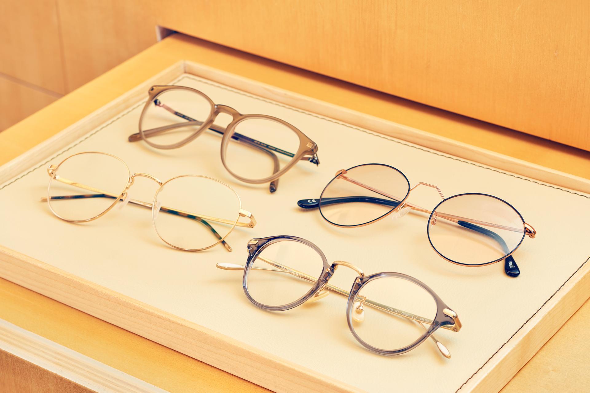 Minimalist and elegant. Find the Dior eyewear collection at Optik